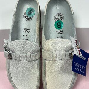 $130-NEW-Women-092102-White leather slip in Shoes.Sz-8.Made in Portugal.